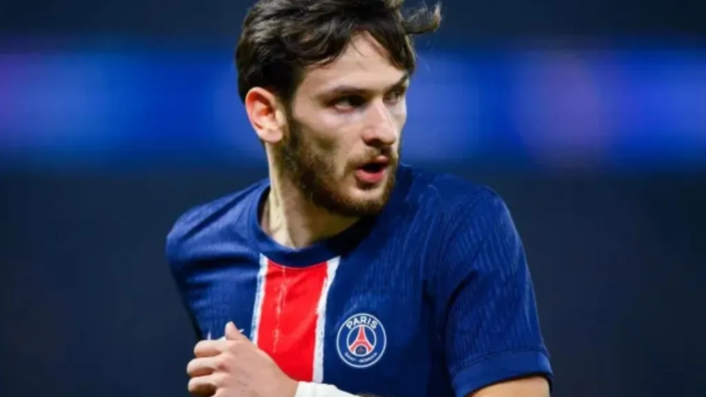 Kvaratskhelia foi criticado por Allan após confronto entre PSG x Botafogo – Foto: Franco Arland/Getty Images