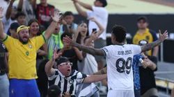 Torcida do Botafogo comemorando gol de Igor Jesus (Photo by Stu Forster/Getty Images)