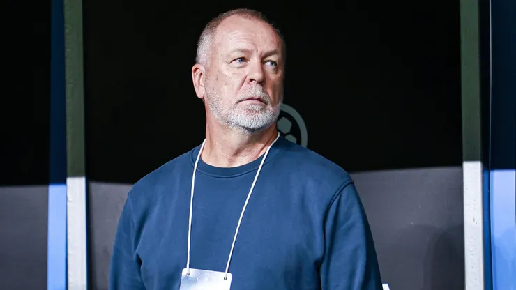 Mano Menezes técnico do Grêmio durante partida contra o Godoy Cruz no estádio Arena do Grêmio pelo campeonato Copa Sul-americana 2025.