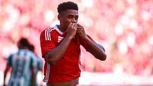 Victor Gabriel comemorando pelo Internacional - Foto: Maxi Franzoi/AGIF