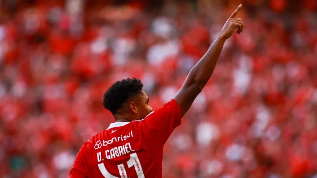 Zagueiro do Inter, Victor Gabriel interessa ao Cruzeiro – Foto: Maxi Franzoi/AGIF