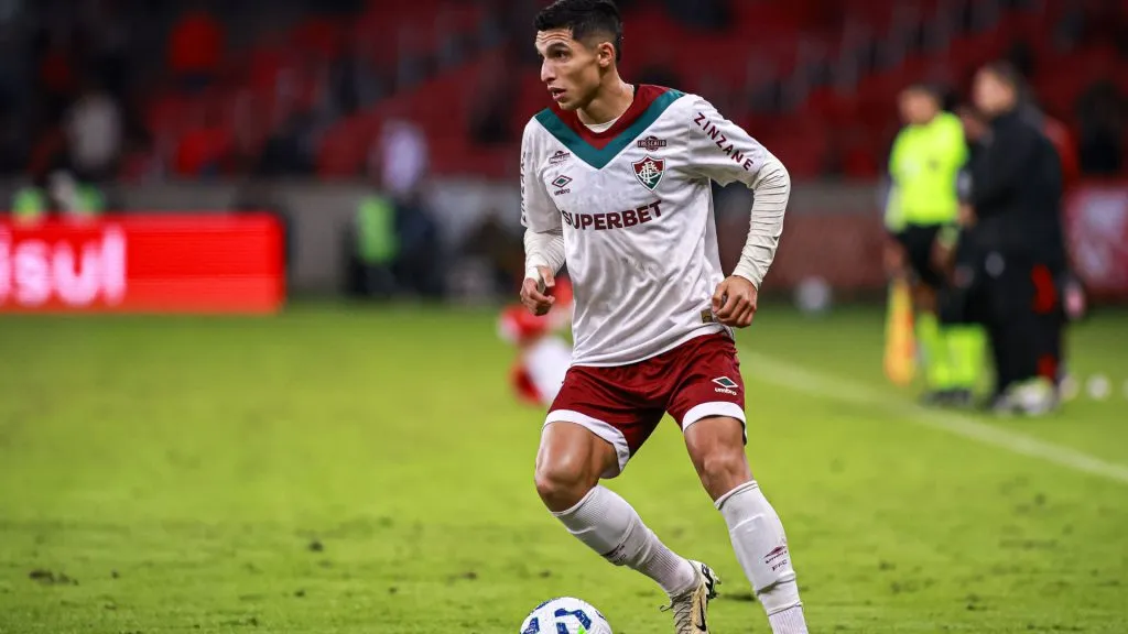 Serna é um dos principais destaques ofensivos do Fluminense em 2025 – Foto: Maxi Franzoi/AGIF