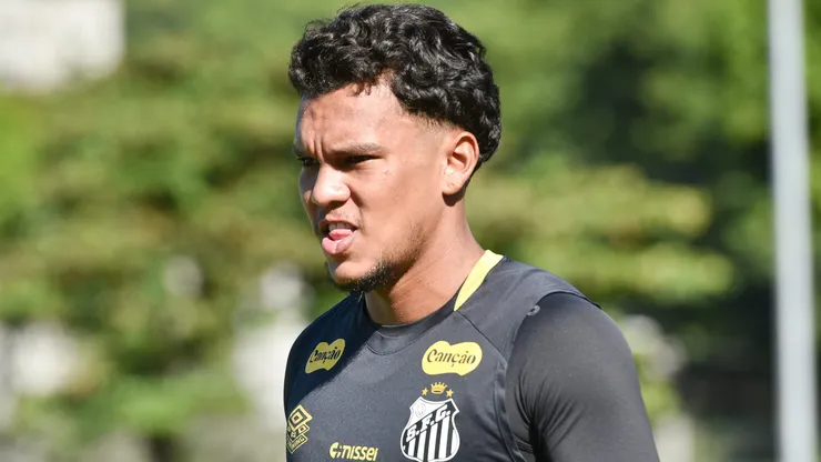 SP - SANTOS - 15/05/2025 - SANTOS, TREINO - Gabriel Veron, jogador do Santos durante treino no Centro de Treinamento CT Rei Pele. Foto: Jota Erre/AGIF