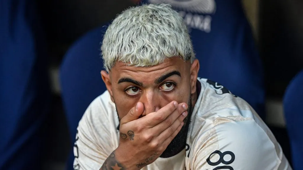 Vídeo flagra Gabigol puxando música do Flamengo em festa no Rio de Janeiro.