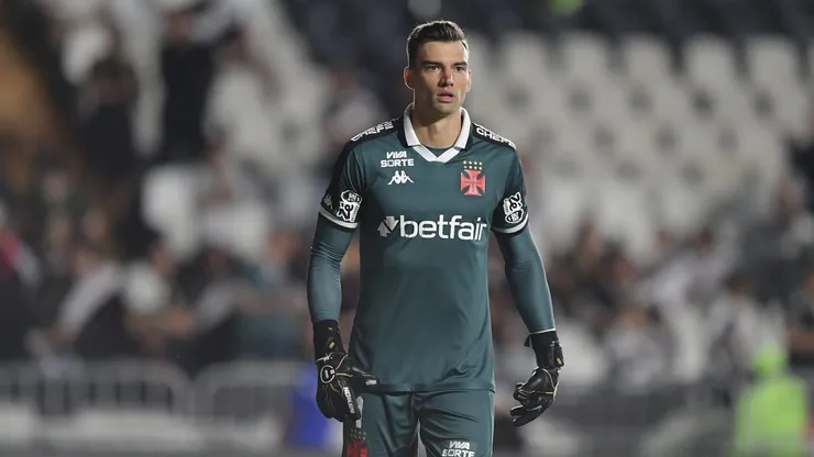 RJ - RIO DE JANEIRO - 31/05/2025 - BRASILEIRO A 2025, VASCO X BRAGANTINO - Leo Jardim goleiro do Vasco durante partida contra o Bragantino no estadio Sao Januario pelo campeonato Brasileiro A 2025. Foto: Thiago Ribeiro/AGIF