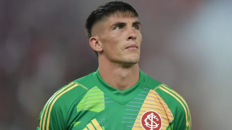 Rochet goleiro do Internacional durante partida contra o Flamengo no estádio Maracanã pelo campeonato Brasileiro A 2025.