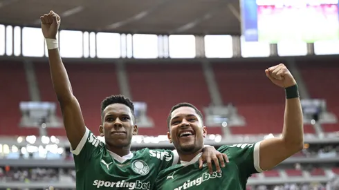 Vitor Roque jogador do Palmeiras comemora seu gol durante partida contra o Vasco no estadio Mane Garrincha pelo campeonato Brasileiro A 2025. Foto: Mateus Bonomi/AGIF