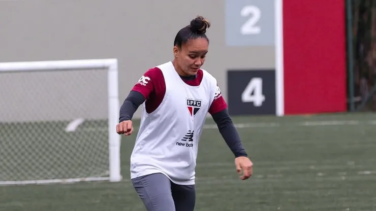 Day Silva, defensora do São Paulo deixou o clube e a saída inesperada revoltou os torcedores