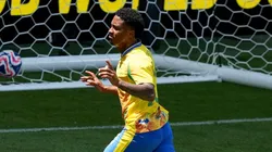 Torcida do Vasco aprovou a contratação do brasileiro Lucas Ribeiro, destaque do Mamelodi contra o Borussia.