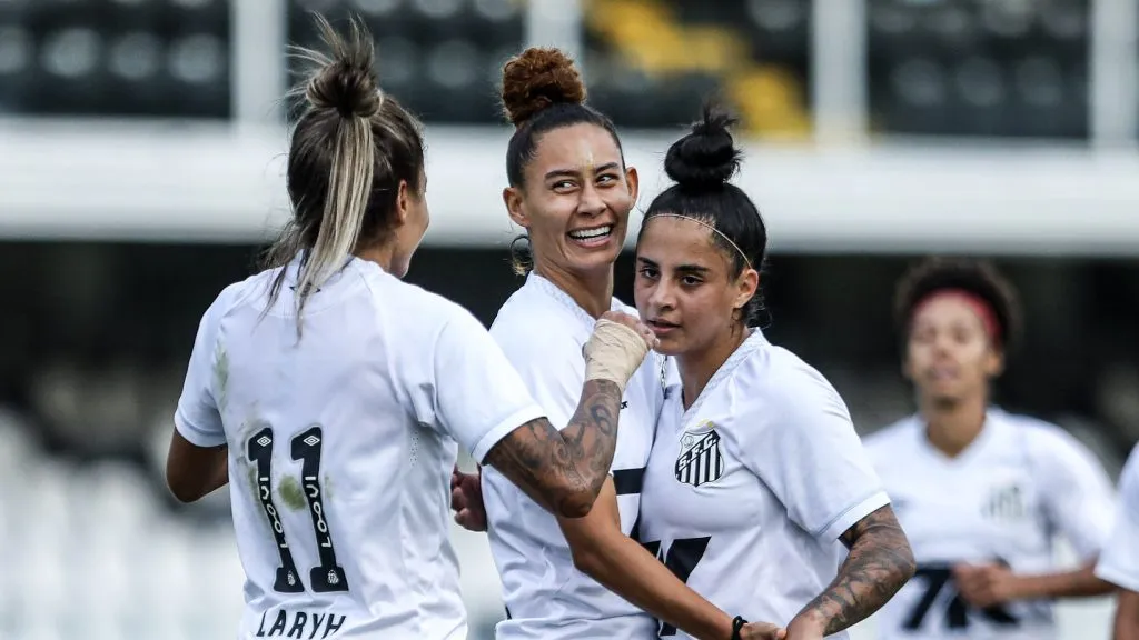 Laryh, Carol Baiana e Analuyza jogadoras do Santos