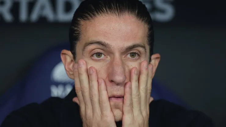 Filipe Luís acompanhando equipe do Flamengo - Foto: Getty Images