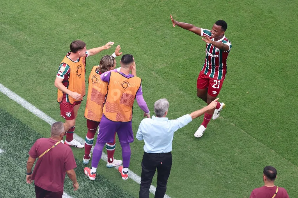 Renato  jogadores do Fluminense comemoram gol de Arias contra o Ulsan HD. Foto: Al Bello/Getty Images.