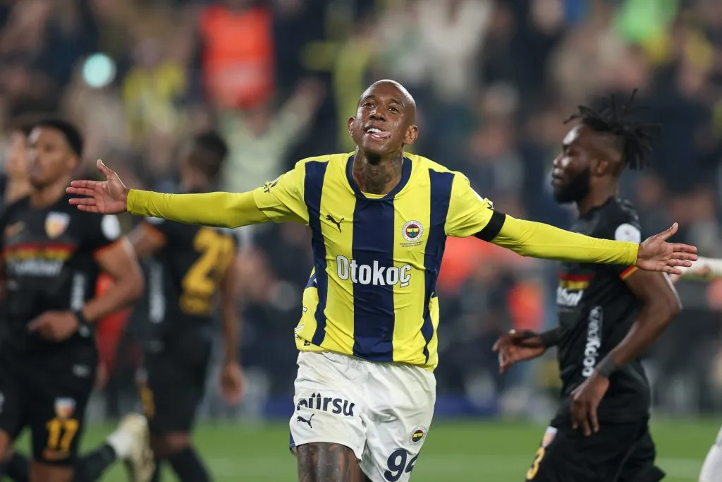 ISTANBUL, TURKEY – APRIL 20: Anderson Talisca of Fenerbahce celebrates after scoring his team’s first third goal during the Turkish Super League match between Fenerbahce and Kayserispor at Ulker Sukru Saracoglu Stadium on April 20, 2025 in Istanbul, Turkey.  (Photo by Ahmad Mora/Getty Images)