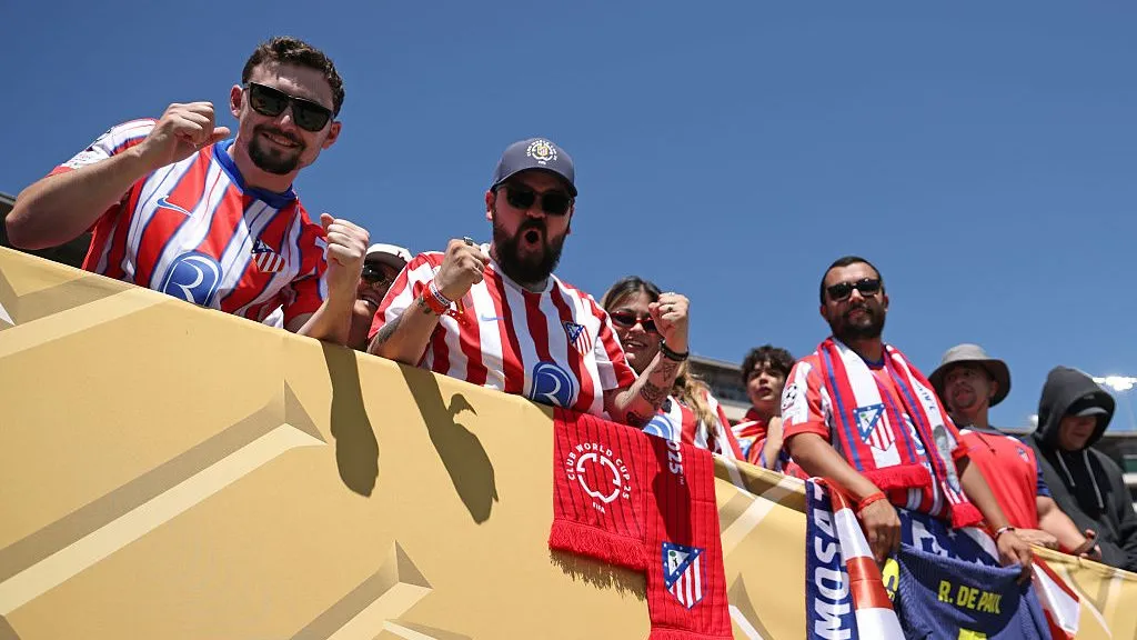 Torcedores dos vermelhos e brancos presentes nos Estados Unidos. Foto: Harry How/Getty Images.