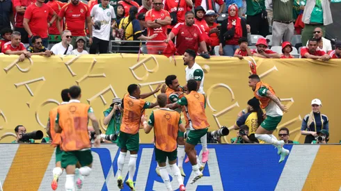 EAST RUTHERFORD, NEW JERSEY - JUNE 19: Jose Manuel Lopez #42 of Palmeiras celebrates scoring his team's second goal with teammates during the FIFA Club World Cup 2025 group A match between SE Palmeiras and Al Ahly SC at MetLife Stadium on June 19, 2025 in East Rutherford, New Jersey. (Photo by Al Bello/Getty Images)