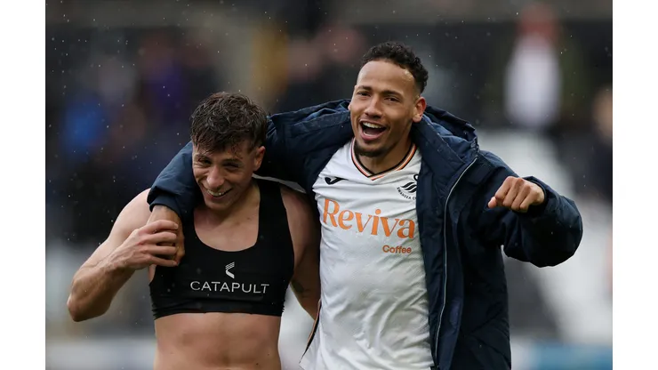 SWANSEA, WALES - APRIL 18: Ronald of Swansea City celebrates victory with teammate Goncalo Franco as they leave the field after Swansea City defeat Hull City during the Sky Bet Championship match between Swansea City AFC and Hull City AFC at Swansea.com Stadium on April 18, 2025 in Swansea, Wales. (Photo by Ryan Hiscott/Getty Images)