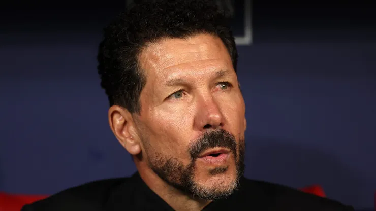 Simeone durante partida de La Liga 24/25.