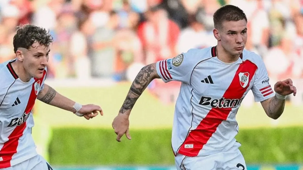 Mastantuono (direita) foi eleito o melhor campo em River Plate x Monterrey – Foto: Reprodução/River Plate