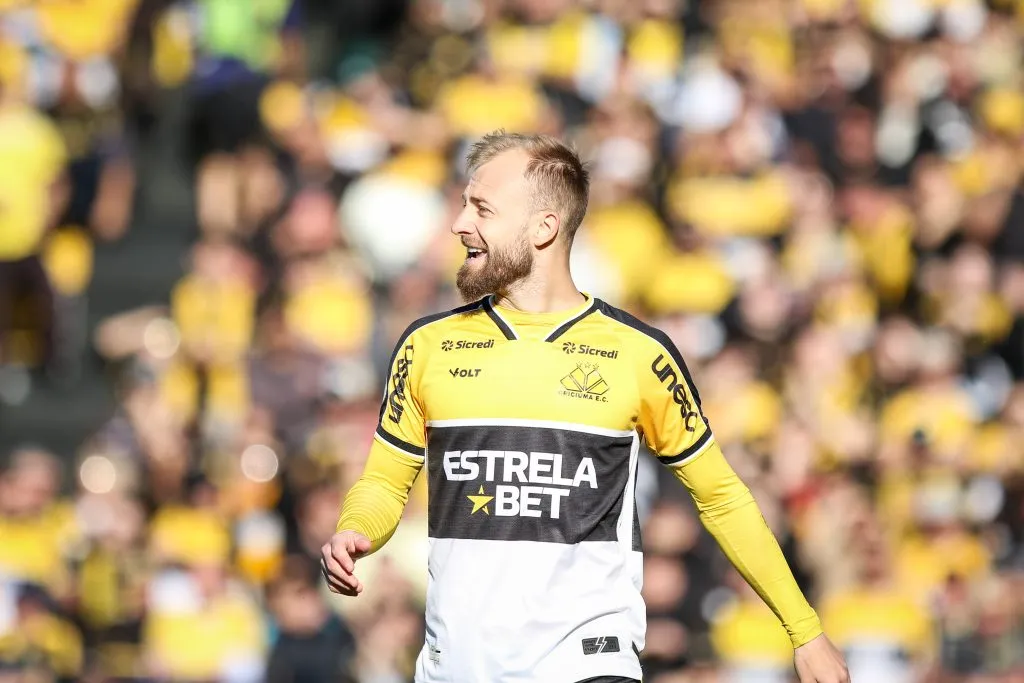 SC – CRICIUMA – 25/08/2024 – BRASILEIRO A 2024, CRICIUMA X GREMIO – Marcelo Hermes jogador do Criciuma durante partida contra o Gremio no estadio Heriberto Hulse pelo campeonato Brasileiro A 2024. Foto: Leonardo Hubbe/AGIF