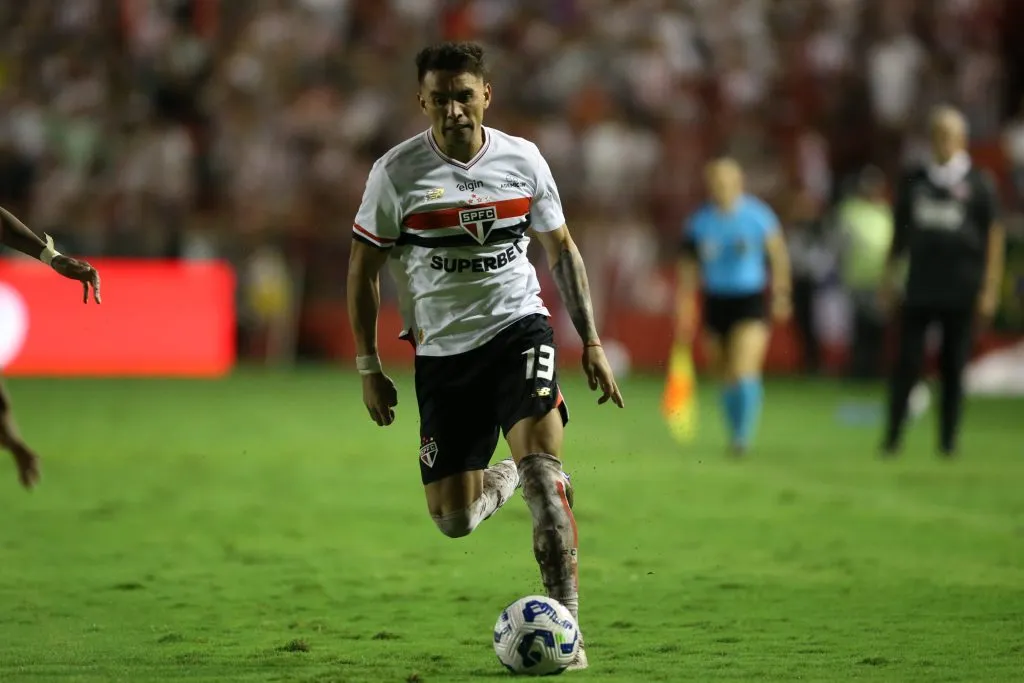 PE – RECIFE – 20/05/2025 – COPA DO BRASIL 2025, NAUTICO X SAO PAULO – Enzo Diaz jogador do Sao Paulo durante a partida entre Nautico e Sao Paulo, no estadio dos Aflitos em Recife (PE), pela Copa do Brasil 2025. Foto: Marlon Costa/AGIF