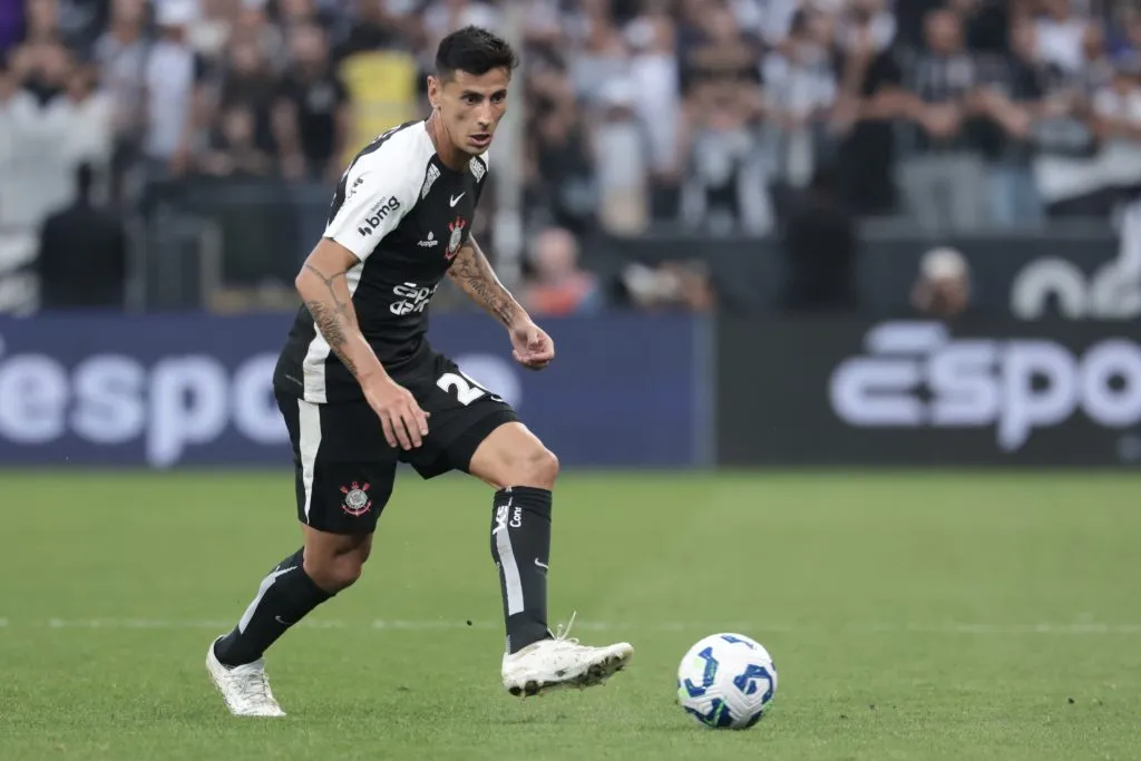 SP – SAO PAULO – 18/05/2025 – BRASILEIRO A 2025, CORINTHIANS X SANTOS – Fabrizio Angileri jogador do Corinthians durante partida contra o Santos no estadio Arena Corinthians pelo campeonato Brasileiro A 2025. Foto: Marcello Zambrana/AGIF