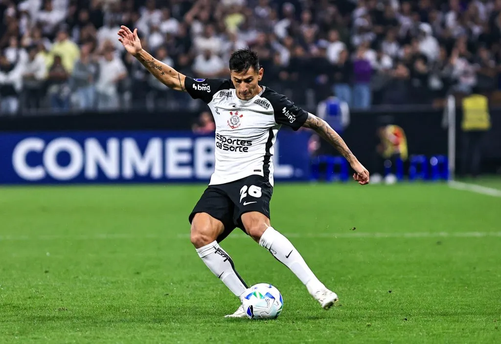 Angileri atualmente é reserva de Matheus Bidu - Foto: Fabio Giannelli/AGIF.