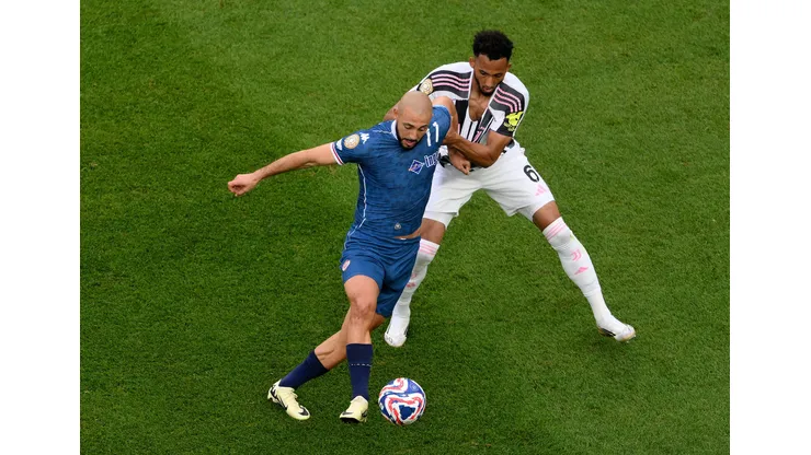 Amrabat, de 38 anos, foi o destaque do Wydad na partida (Photo by David Ramos/Getty Images)