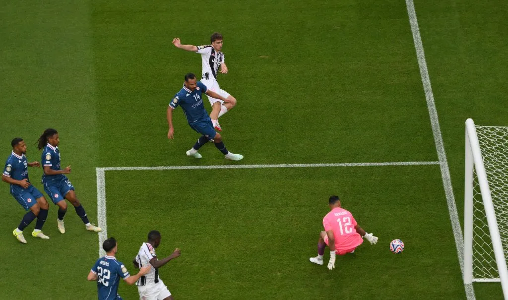 PHILADELPHIA, PENNSYLVANIA – JUNE 22: Kenan Yildiz #10 of Juventus FC scores his team’s first goal passed 
El Mehdi Benabid #12 of Wydad AC during the FIFA Club World Cup 2025 group G match between Juventus FC and Wydad AC at Lincoln Financial Field on June 22, 2025 in Philadelphia, Pennsylvania. (Photo by David Ramos/Getty Images)