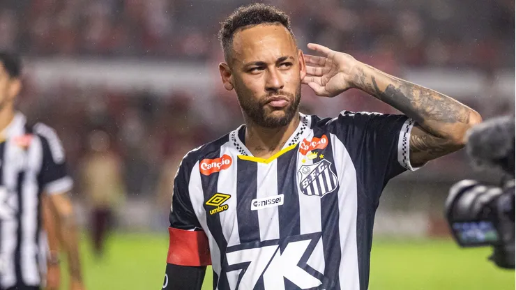 Neymar ainda não renovou seu contrato com o Santos
