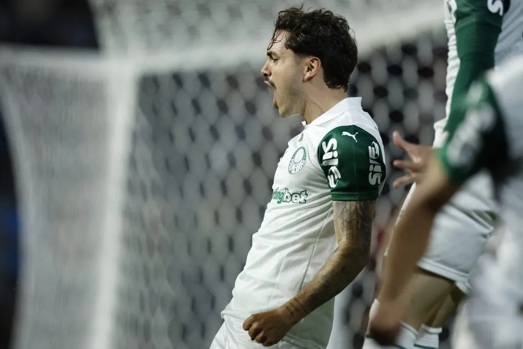 BRAGANCA PAULISTA, BRAZIL – MAY 18: Mauricio of Palmeiras celebrates after scoring his team’s second goal during a match between Bragantino and Palmeiras as part of Brasileirao 2025 at Cicero de Souza Marques stadium on May 18, 2025 in Braganca Paulista, Sao Paulo, Brazil.  (Photo by Miguel Schincariol/Getty Images)