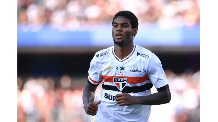 Lucas Ferreira em ação pelo São Paulo - Foto: Marcello Zambrana/AGIF