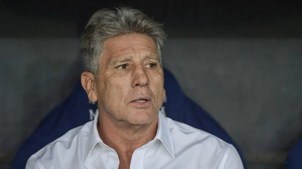 Renato Gaúcho falou sobre a conversa que teve com o elenco no intervalo da partida. Foto: Thiago Ribeiro/AGIF