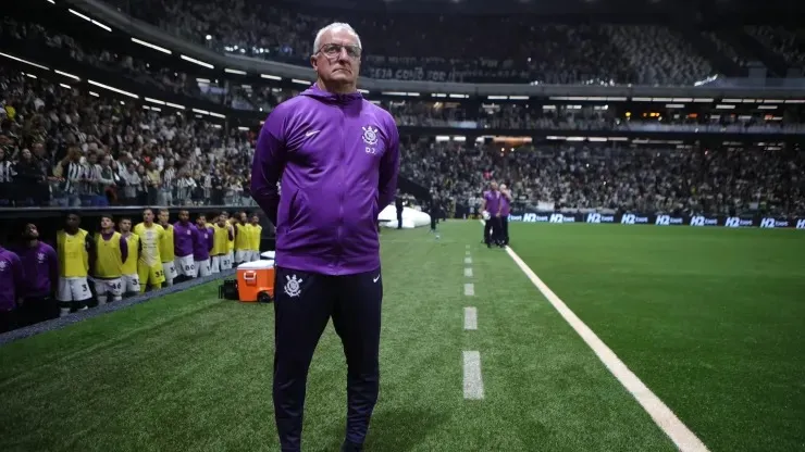 Dorival Júnior acompanhando a equipe do Corinthians – Foto: Gilson Lobo/AGIF