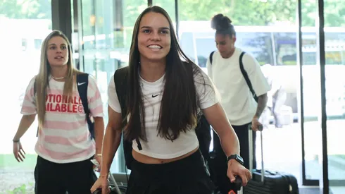 Jogadoras se apresentam na França para amistoso contra anfitriãs. Foto: Lívia Villas Boas/CBF