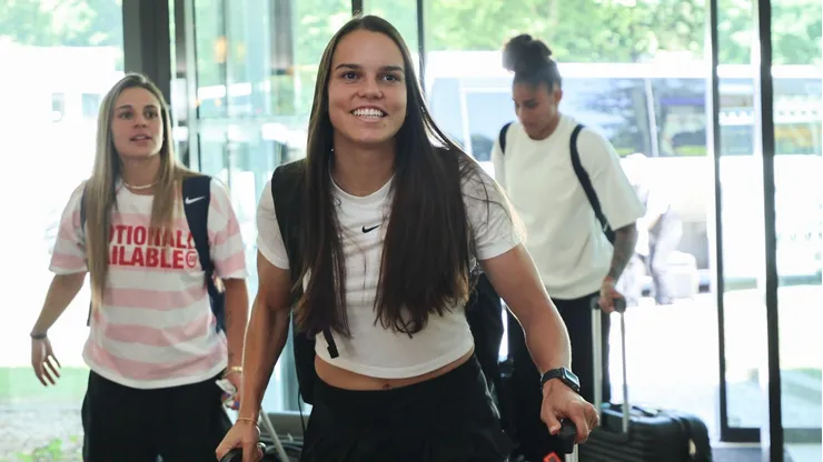 Jogadoras se apresentam na França para amistoso contra anfitriãs. Foto: Lívia Villas Boas/CBF