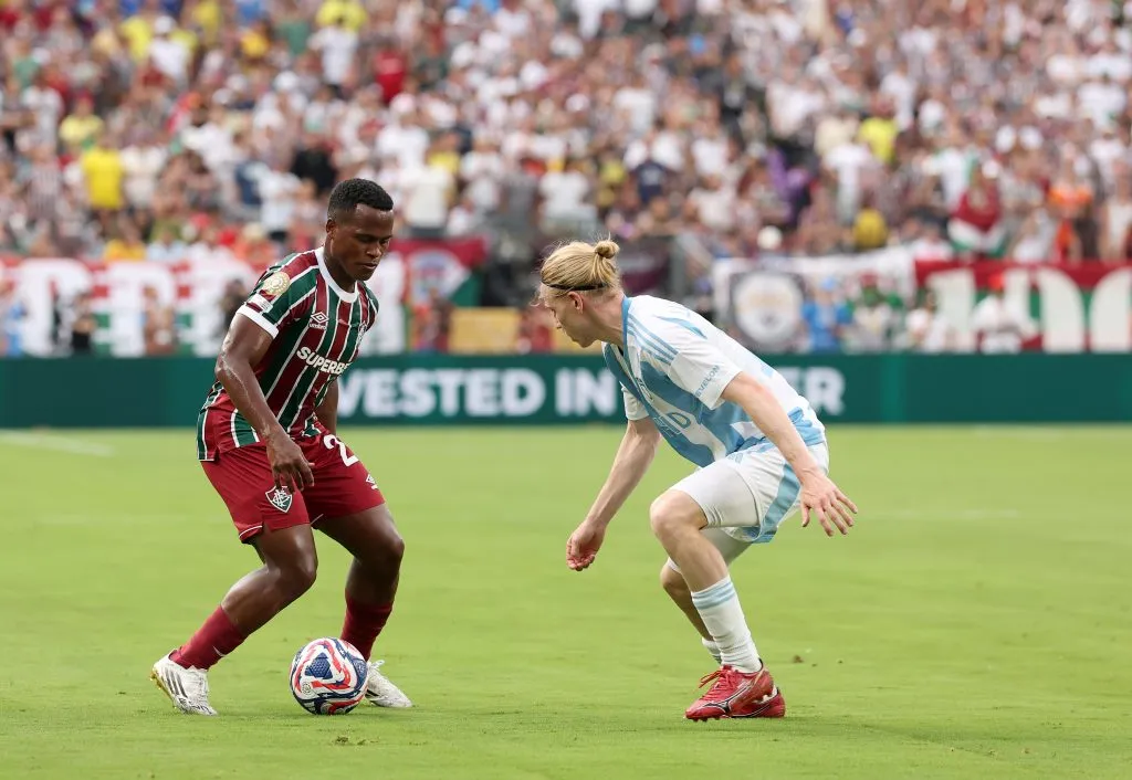 Jhon Arias #21 of Fluminense FC controls the ball against Gustav Ludwigson #17 of Ulsan HD  during the FIFA Club World Cup 2025 group F match between Fluminense FC and Ulsan HD FC at MetLife Stadium on June 21, 2025 in East Rutherford, New Jersey. (Photo by Francois Nel/Getty Images)