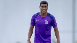 Joao Vitor, joia da base do Sub-20 do Corinthians volta a treinar com elenco e emociona torcedores