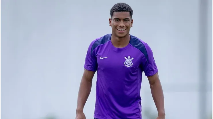 Joao Vitor, joia da base do Sub-20 do Corinthians volta a treinar com elenco e emociona torcedores