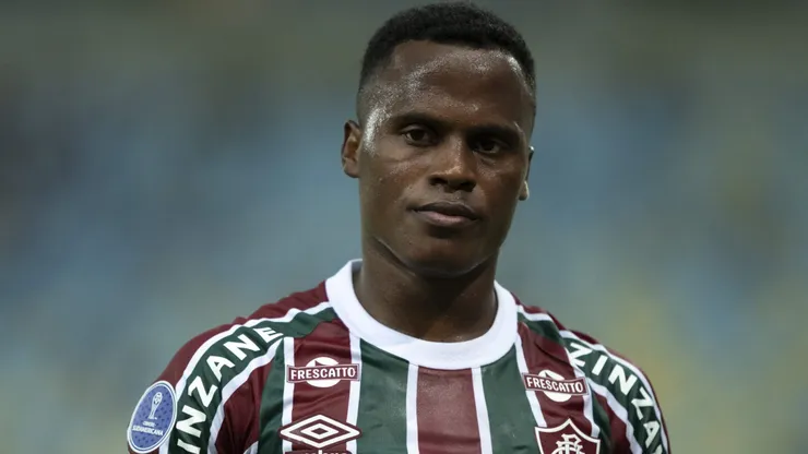 Arias é determinante em vitória diante do Fluminense