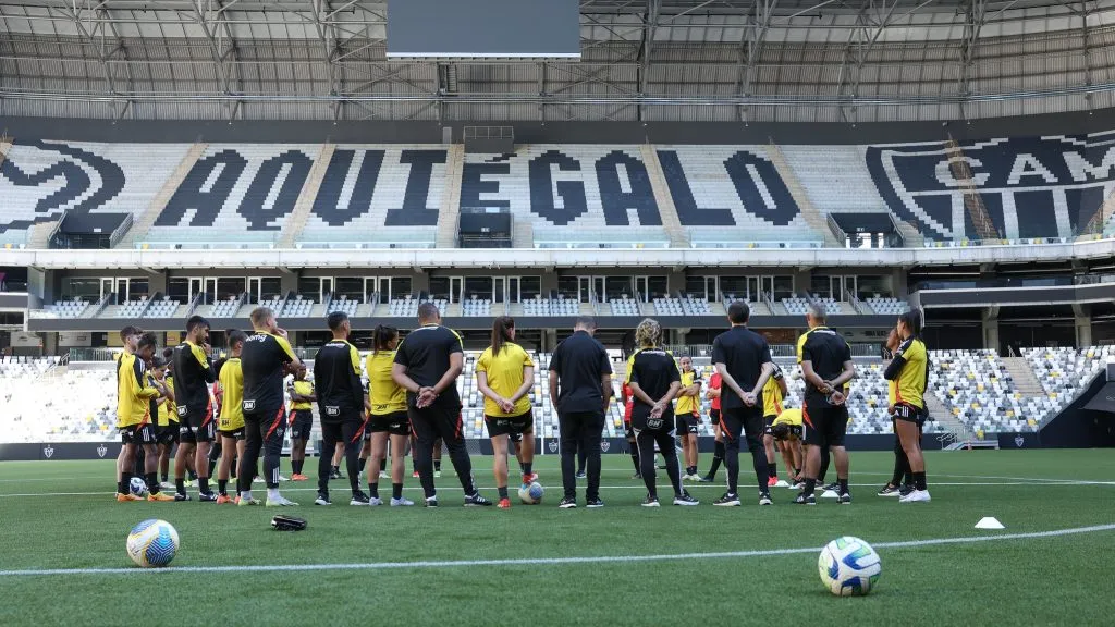 Grupo de jogadoras do Atlético-MG na Arena MRV