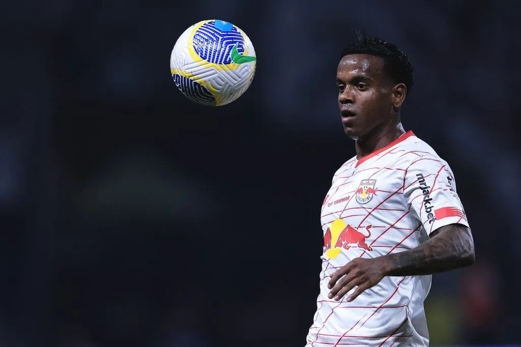 Helinho é alvo do Santos para a temporada – Foto: Ettore Chiereguini/AGIF