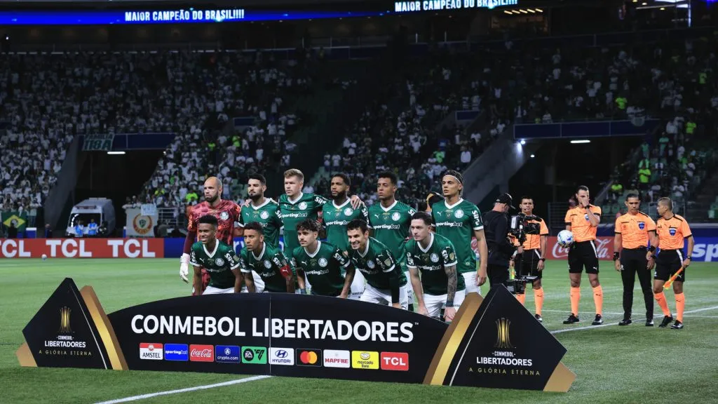 Jogadores do Palmeiras em campo pela Copa Libertadores – Foto: Ettore Chiereguini/AGIF