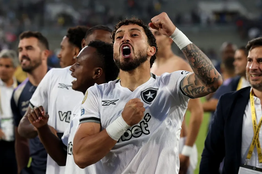 Alex Telles é uma peça importante do Botafogo - (Photo by Stu Forster/Getty Images)