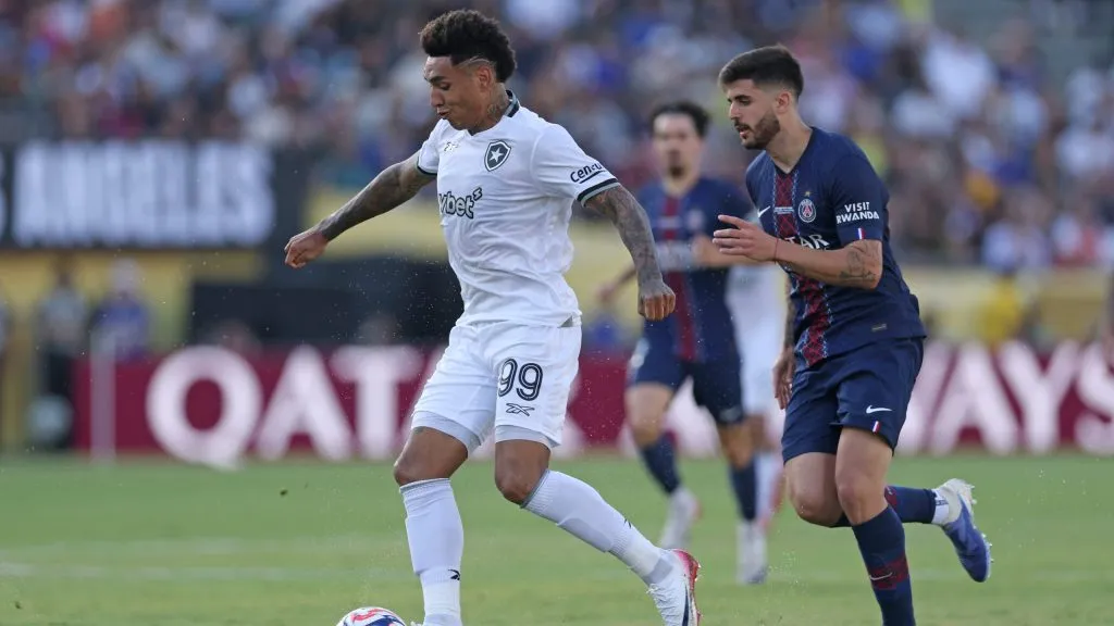 Igor Jesus contra o PSG