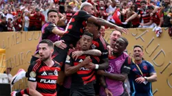 Equipe do Flamengo comemorando gol contra o Chelsea (Photo by David Ramos/Getty Images)