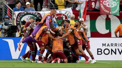 EAST RUTHERFORD, NEW JERSEY - JUNE 21: Juan Freytes #22 of Fluminense FC celebrates scoring his team's third goal with teammates during the FIFA Club World Cup 2025 group F match between Fluminense FC and Ulsan HD FC at MetLife Stadium on June 21, 2025 in East Rutherford, New Jersey. (Photo by Francois Nel/Getty Images)
