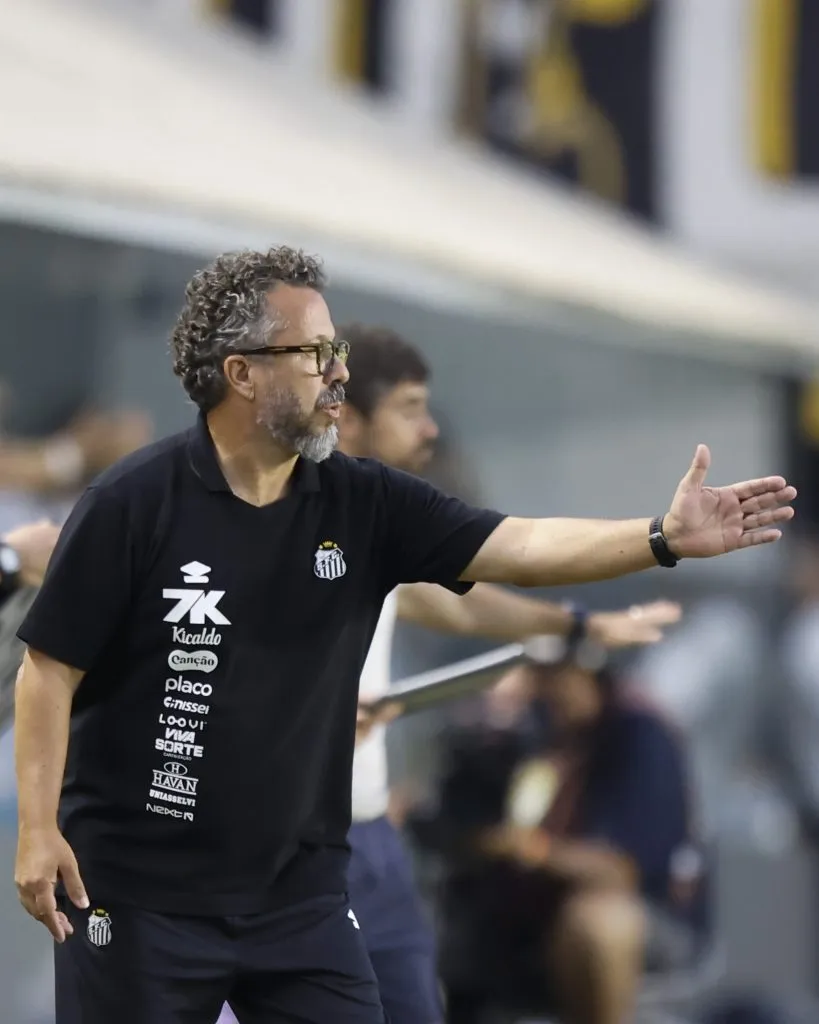 Romarinho tem o aval de Cléber Xavier para ser atacante do Santos (Photo by Miguel Schincariol/Getty Images)