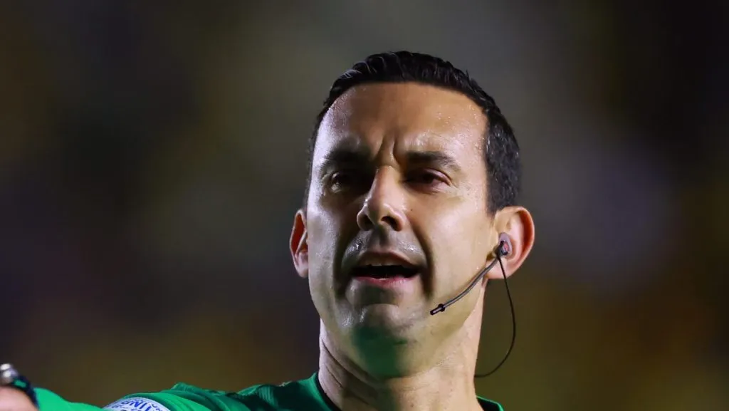 Foto: Hector Vivas/Getty Images – Cesar Ramos não marcou pênalti em Alvarez e deixou jogadores revoltados.