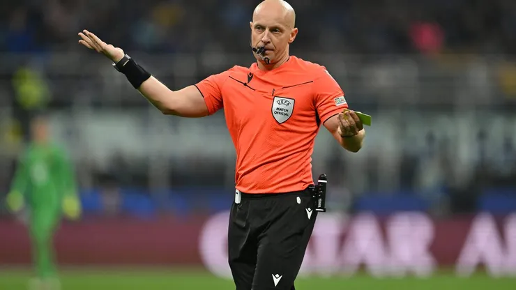 Árbitro Szymon Marciniak. (Photo by Dan Mullan/Getty Images)