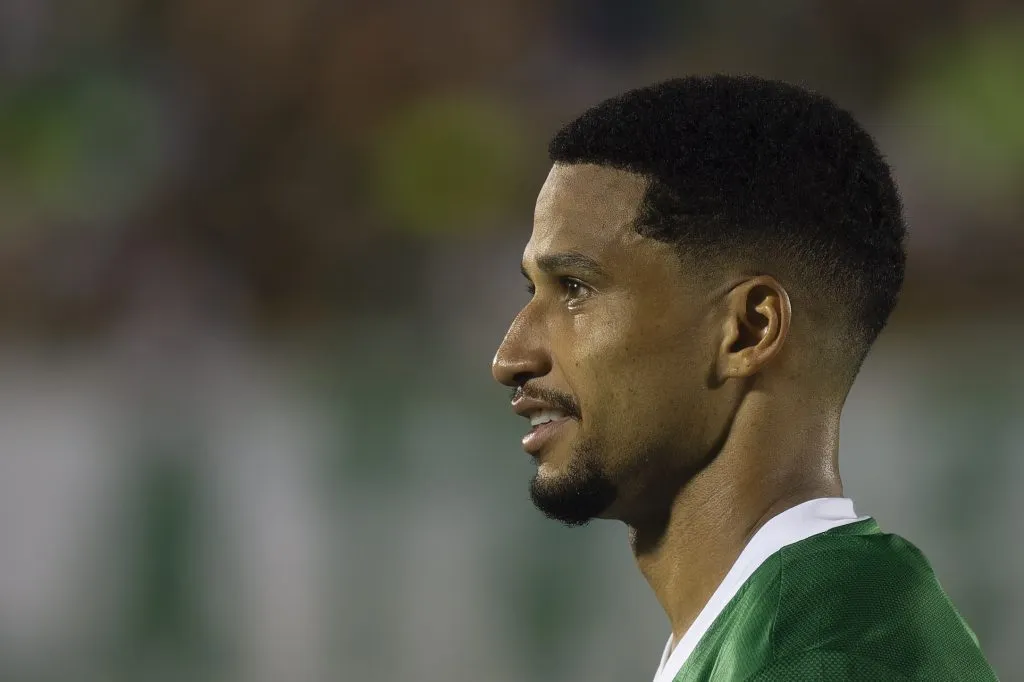 SP – SAO BERNARDO DO CAMPO – 01/03/2025 – PAULISTA 2025, SAO BERNARDO X PALMEIRAS – Murilo jogador do Palmeiras durante execucao do hino nacional antes da partida contra o Sao Bernardo no estadio Primeiro de Maio pelo campeonato Paulista 2025. Foto: Anderson Romao/AGIF